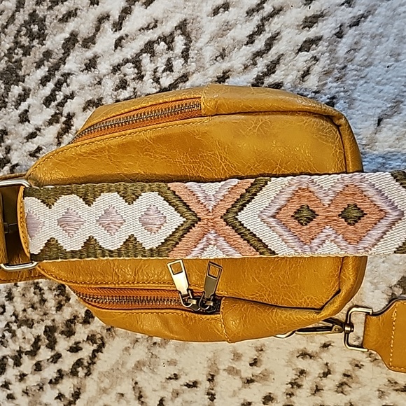 Camel brown small crossbody sling bag with adjustable strap - Picture 6 of 9